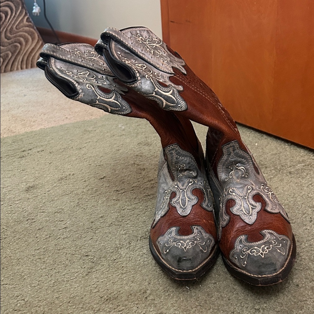 Brown and Gray Western Rockin Country Boots